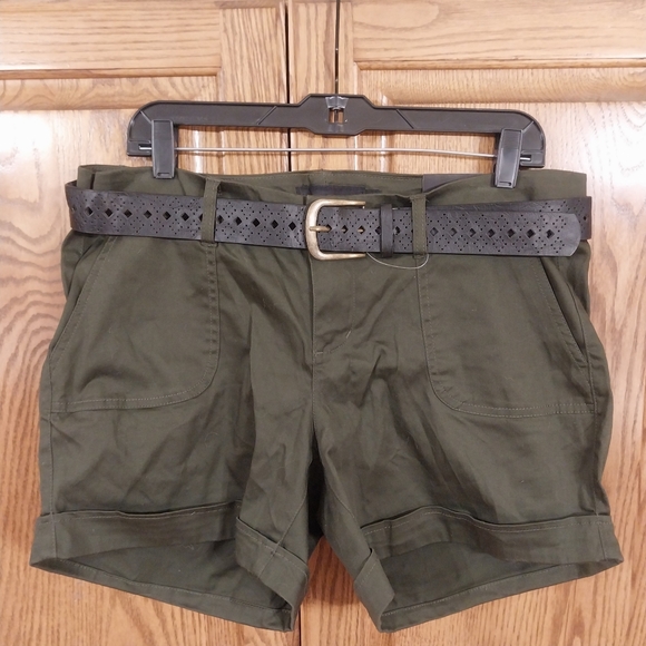 torrid Pants - Torrid NWT Women's Belted Sateen 5" Cuffed Shorts Sz 12 Green Stretchy Mid-Rise